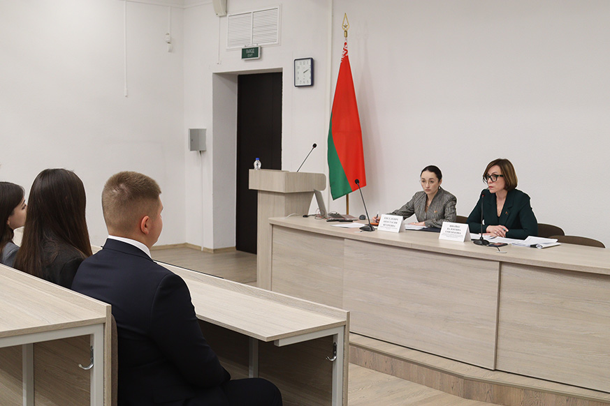 Для сотни выпускников Академии управления определено первое рабочее место