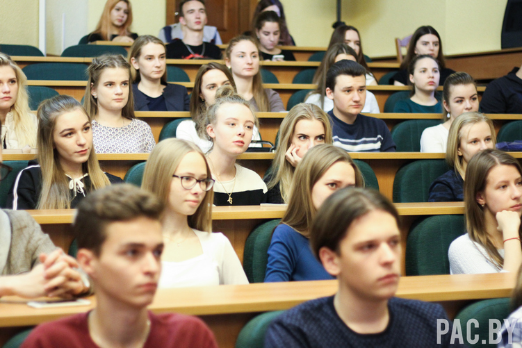 Начальник инспекции по делам несовершеннолетних Октябрьского РУВД встретился со студентами Академии управления 