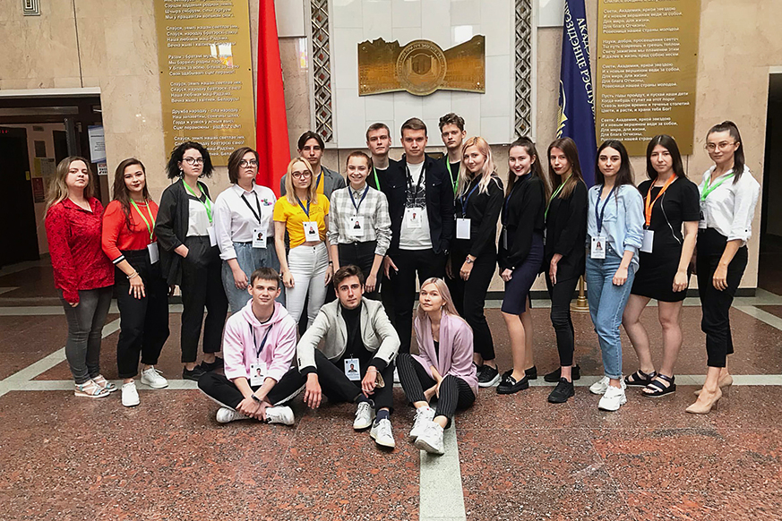Студенты помогают абитуриентам: как в Академии управления работает штаб «Абитуриент» Студенты помогают абитуриентам: как в Академии управления работает штаб «Абитуриент»