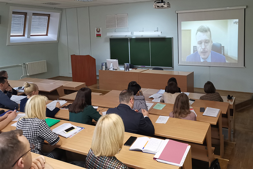 Директор Национального агентства инвестиций и приватизации выступил перед слушателями специальности «Государственное управление национальной экономикой» Директор Национального агентства инвестиций и приватизации выступил перед слушателями специальности «Государственное управление национальной экономикой»
