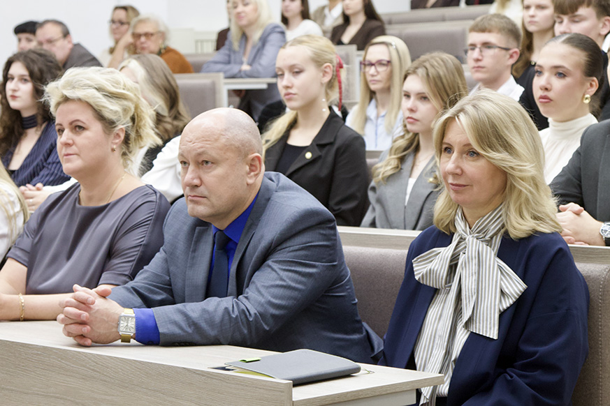 «Традиционные ценности белорусов: семья, общество, государство». Единый день информирования состоялся в Президентской Академии 