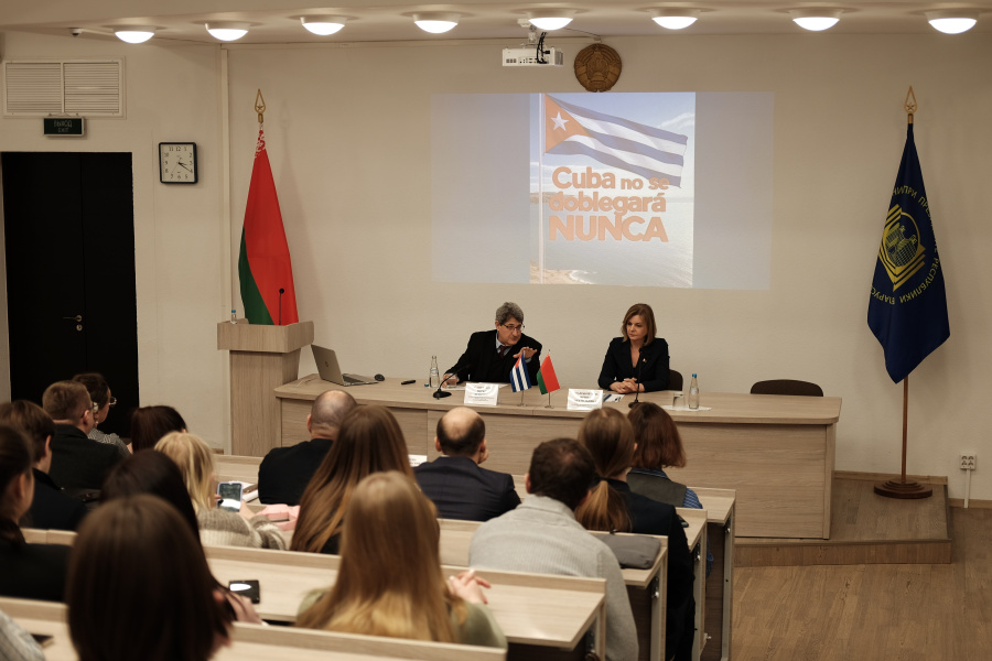 Посол Кубы Сантьяго Перес Бенитес выступил перед студентами Президентской Академии