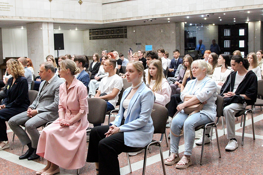 Адкрытае залічэнне абітурыентаў на бюджэтную форму навучання адбылося ў Акадэміі кіравання