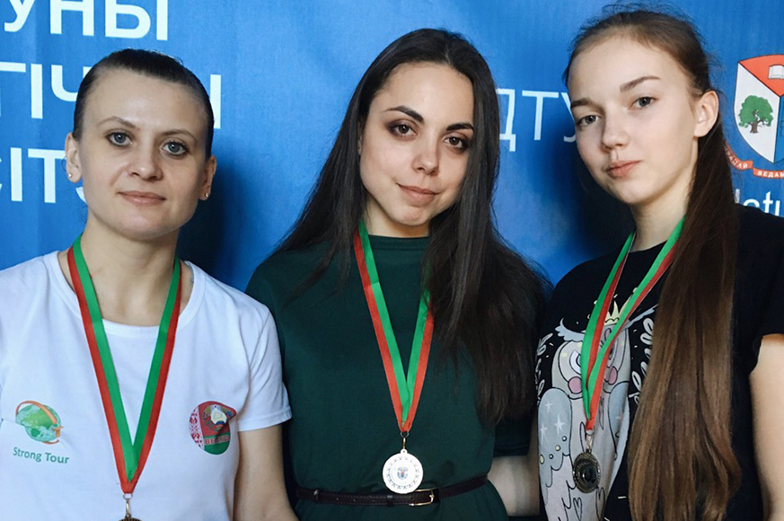 Cтудентки Академии управления завоевали серебро в республиканских соревнованиях по армрестлингу Cтудентки Академии управления завоевали серебро в республиканских соревнованиях по армрестлингу
