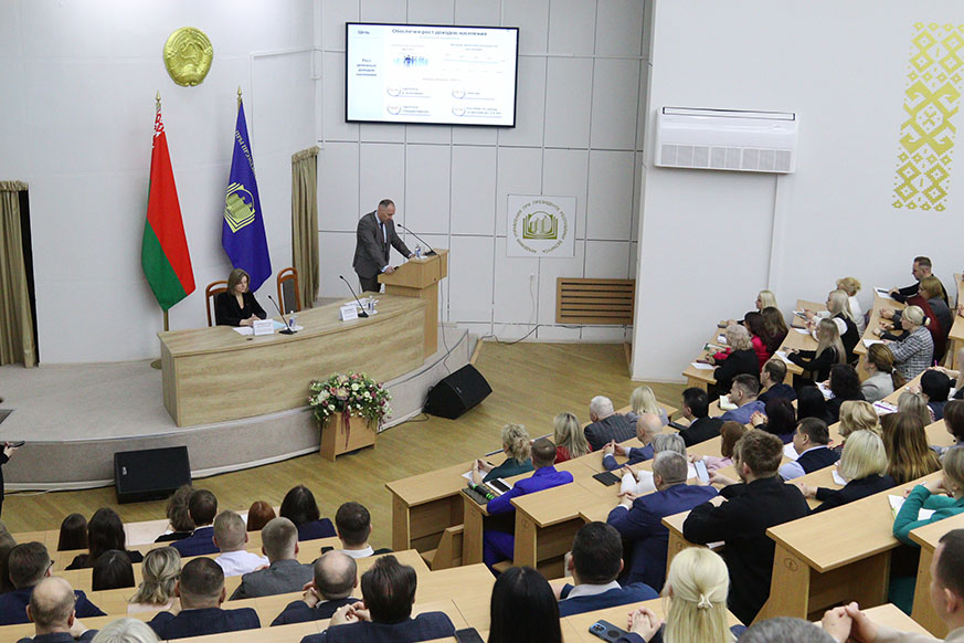 «Социально-трудовая сфера: состояние, проблемы, перспективы»: министр труда и социальной защиты Андрей Лобович провел открытую лекцию в Академии управления