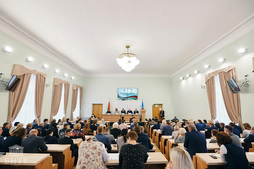 Представители Академии управления приняли участие в выездном заседании Минского городского штаба студенческих отрядов Представители Академии управления приняли участие в выездном заседании Минского городского штаба студенческих отрядов
