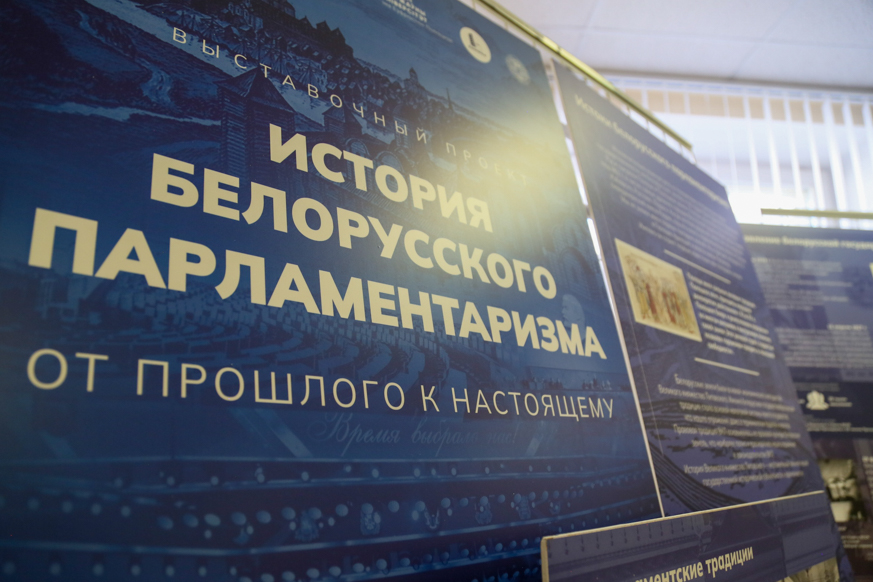 В Институте государственной службы прошло открытие выставок 