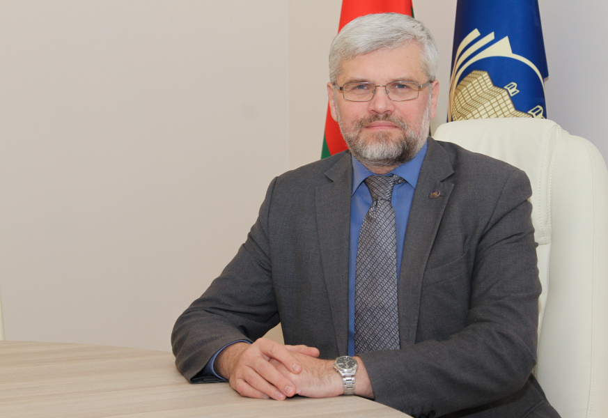 «Мы не просто конкурентоспособны, а вне конкуренции»: ректор Академии управления Вячеслав Данилович в спецпроекте «30 историй» 
