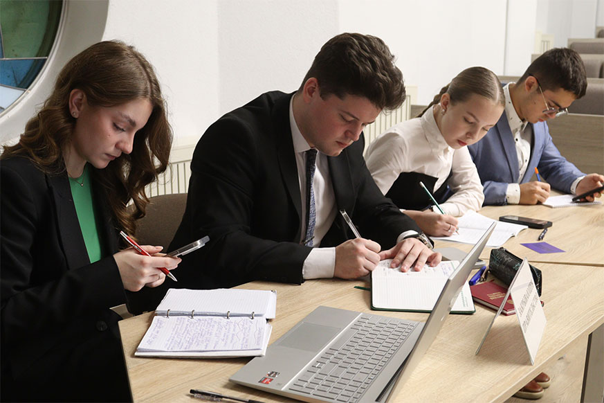 Определены победители академического этапа республиканского конкурса «Всебелорусская лига дебатов»