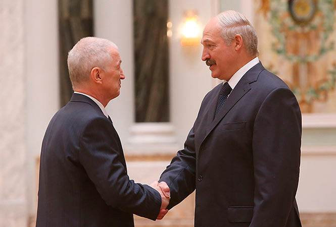 Президент вручил государственные награды выдающимся людям Беларуси