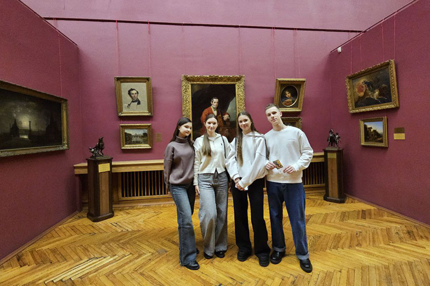 Студенты Президентской Академии посетили Национальный художественный музей в преддверии сессии