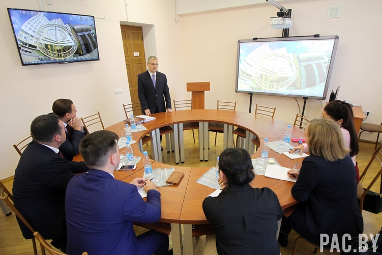 Сотрудникам Аппарата Президента Республики Молдова вручили сертификаты о прохождении обучающего курса в Академии управления