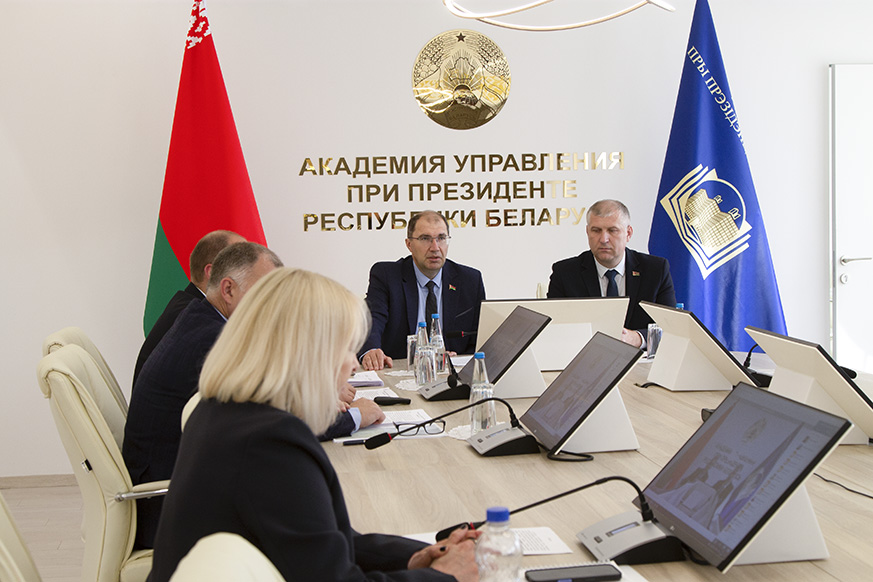 В Президентской Академии продолжается обучение руководителей регионов