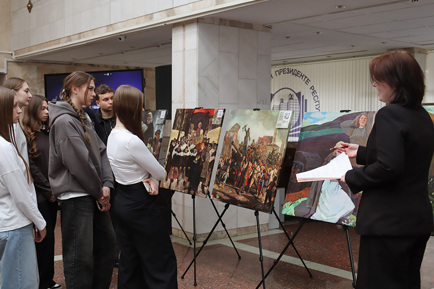 Картины оживают на глазах: в Академии управления презентовали уникальный AR-проект к 80-летию Великой Победы