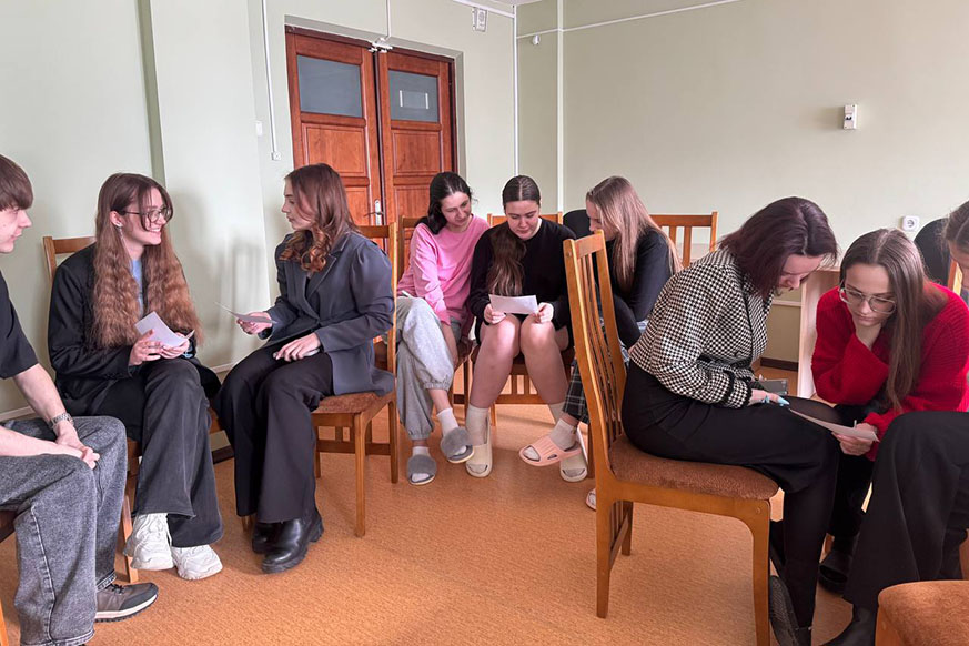 Студенты Академии управления освоили методы работы с отклоняющимся поведением на практическом тренинге