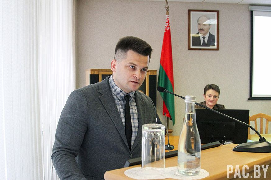 kruglui_stol_molpolitika (15).JPG