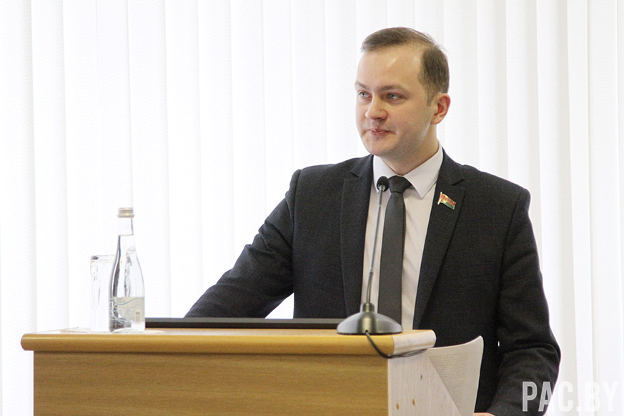 kruglui_stol_molpolitika (10).JPG