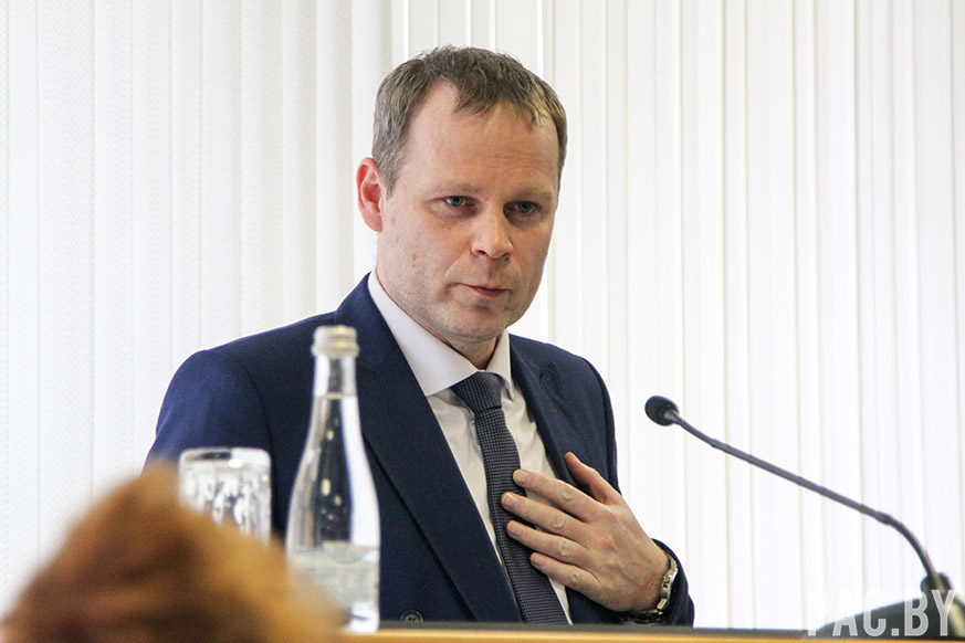 kruglui_stol_molpolitika (16).JPG