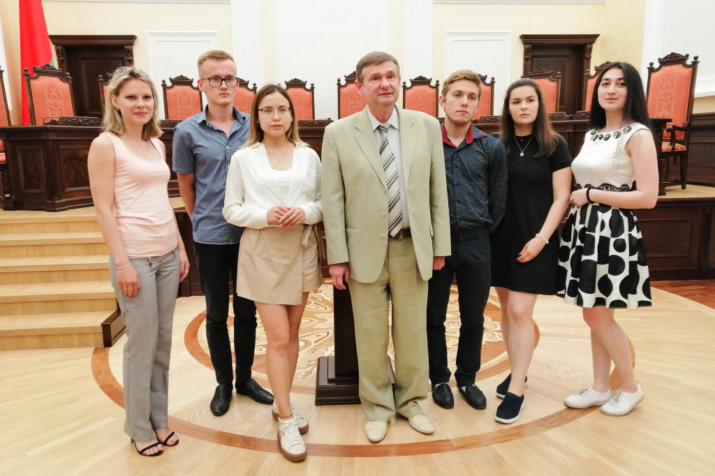 констит суд.jpg